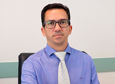 Dr Carlos Adriano